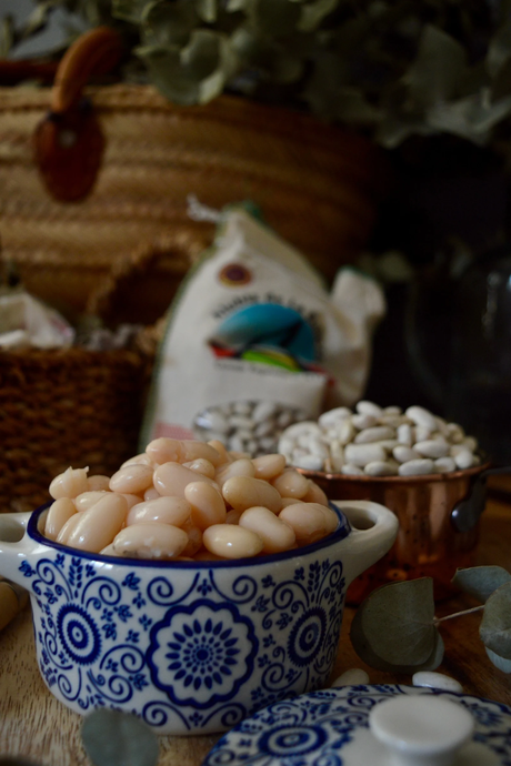 bizcocho-de-alubias-con-merengue-y-mermelada-de-cerezas