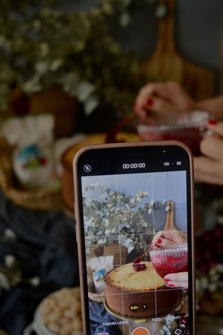 bizcocho-de-alubias-con-merengue-y-mermelada-de-cerezas