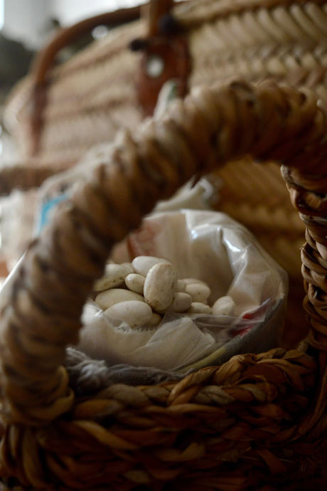 bizcocho-de-alubias-con-merengue-y-mermelada-de-cerezas