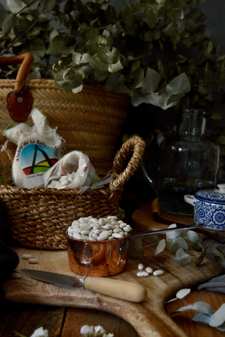 bizcocho-de-alubias-con-merengue-y-mermelada-de-cerezas