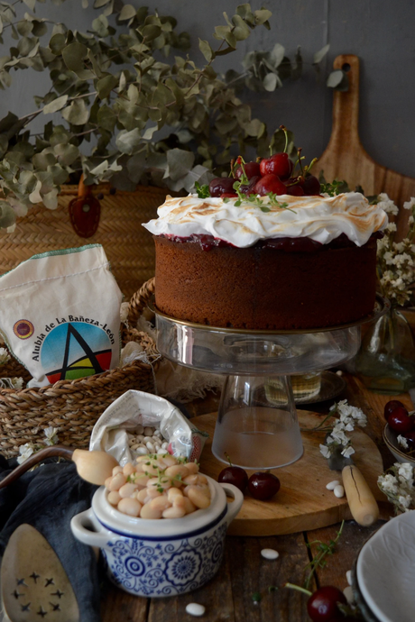 bizcocho-de-alubias-con-merengue-y-mermelada-de-cerezas