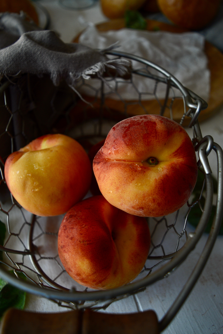 hamburguesa-con-mozzarella-y-melocoton-caramelizado