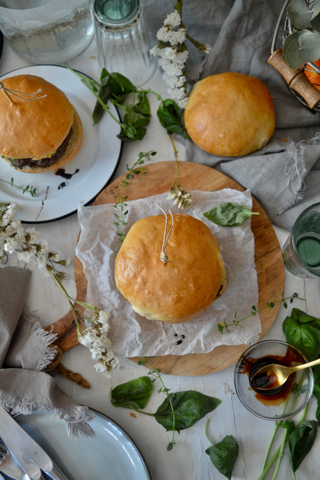 hamburguesa-con-mozzarella-y-melocoton-caramelizado