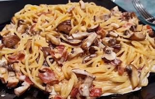 Espaguetis con setas y jamón