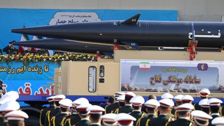 Irán lanzará contraofensiva militar por bombardeos ordenó Trump.