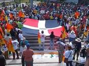 Miles marchan conmemoración Revolución Abril 1965.