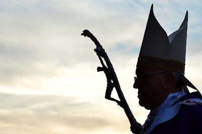El adiós al Papa Francisco: Una reflexión sobre la vida, la muerte y la esperanza que no muere