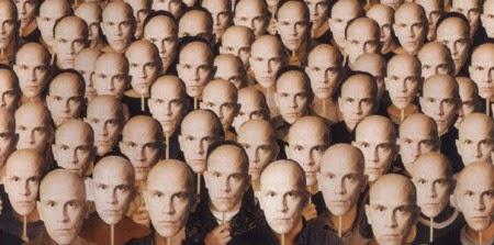 DE AQUELLOS BARROS... ESTOS LODOS.