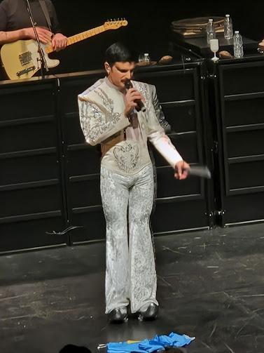 A ESA ESTRELLA, QUE NOS (DES-) GUÍA... A ESA ESTRELLA, QUE NOS (DES-) GUÍA...