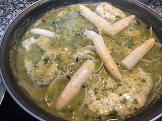 Merluza en salsa verde con almejas