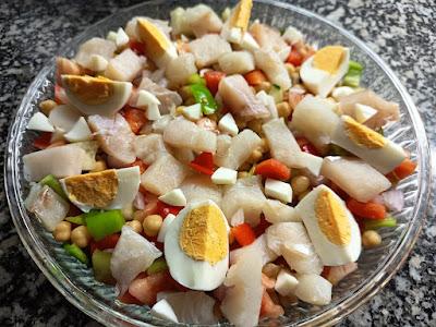 Ensalada de garbanzos con bacalao