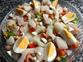 Ensalada de garbanzos con bacalao