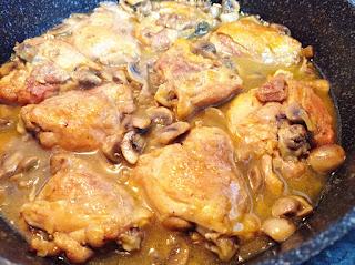 Contramuslos de pollo a la cerveza con champiñones