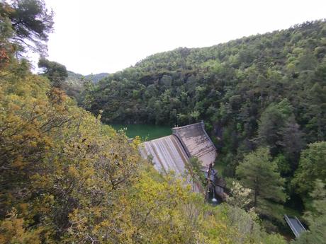 Explora el Pantà de Fuives: ruta circular, vistas increíbles y baño en la riera | El Berguedà Explora el Pantà de Fuives: ruta circular, vistas increíbles y baño en la riera | El Berguedà
