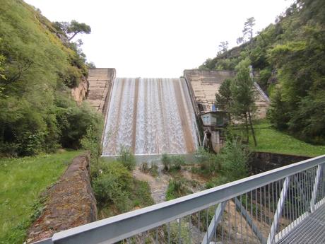 Explora el Pantà de Fuives: ruta circular, vistas increíbles y baño en la riera | El Berguedà Explora el Pantà de Fuives: ruta circular, vistas increíbles y baño en la riera | El Berguedà