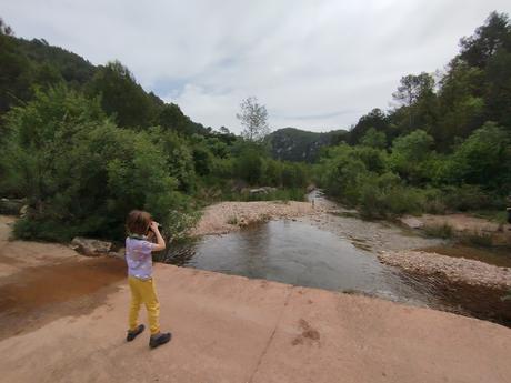 Explora el Toll de l’Esqueix: una poza con cascada y puentes colgantes en El Pinetell | Conca de Barberà (Tarragona) Explora el Toll de l’Esqueix: una poza con cascada y puentes colgantes en El Pinetell | Conca de Barberà (Tarragona)