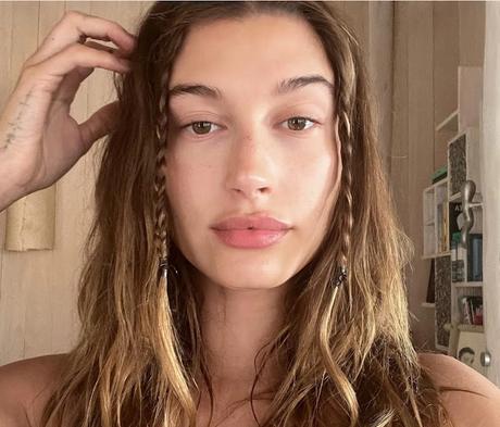 Descubri la evolución y cambios de look de hailey Bieber peinados, cortes de pelo que marcaron tendencia en tiktok e ig