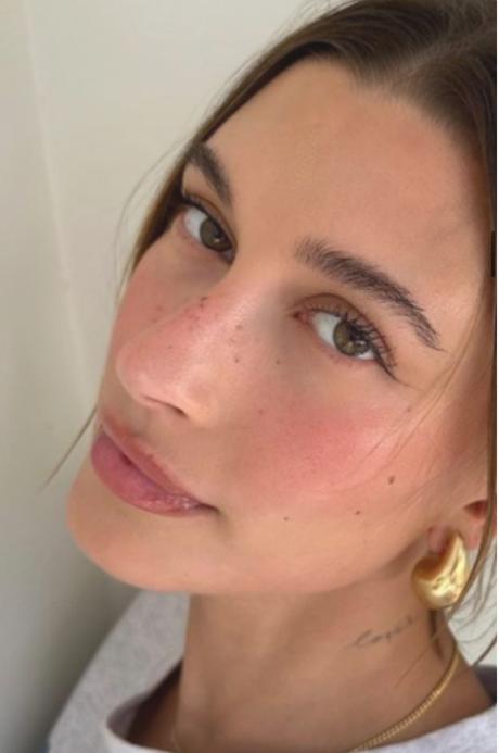 berry makeup maquillaje tendencia tiktok Instagram colores paso a paso inspiración tutorial avon labiales delineador tonos swatches