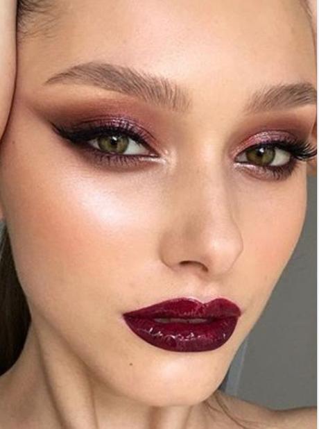 berry makeup tendencia argentina productos berry makeup maquillaje tendencia tiktok Instagram colores paso a paso inspiración tutorial avon labiales delineador tonos swatches