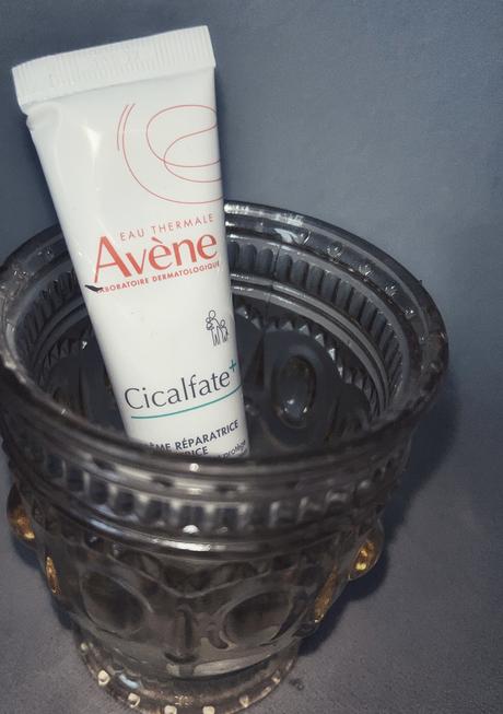 Cicalfate avene Hailey Bieber crema precio usos tatuajes peeling dermatitis bebés eczema ingredientes cicatrices