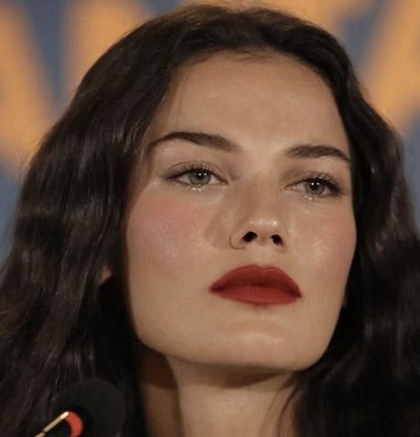 Tightlining delineado invisible agrandar la mirada sin delineador natural tendencia ojos más grandes maquillaje