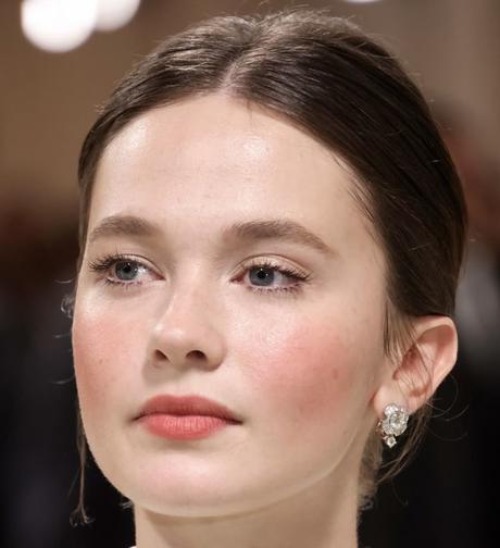 Tightlining delineado invisible agrandar la mirada sin delineador natural tendencia ojos más grandes maquillaje