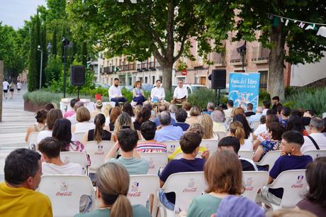 “Forjando el mañana”: del aula al papel, el viaje de un profesor hacia el desarrollo personal “Forjando el mañana”: del aula al papel, el viaje de un profesor hacia el desarrollo personal