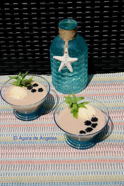 Crema de plátanos y galletas con helado de vainilla Crema de plátanos y galletas con helado de vainilla El Ágora de Ángeles