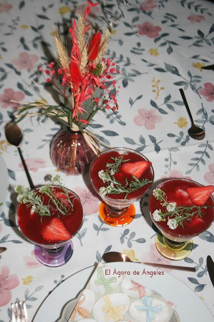 Copa de crema de fresas con yogur y mascarpone Copa de crema de fresas con yogur y mascarpone El Ágora de Ángeles