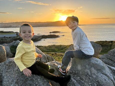 A Coruña, una ciudad para disfrutar con calma (también con niños) coruña - vistas ninos en torre hercules