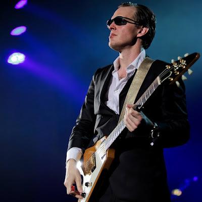Joe Bonamassa - Still walking with me (2025)