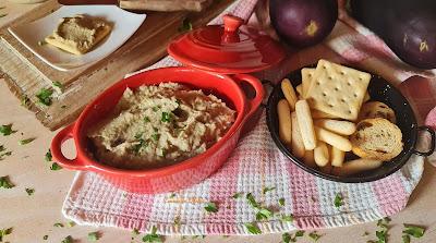 Paté de berenjena, atún y encurtidos Paté de berenjena, atún y encurtidos