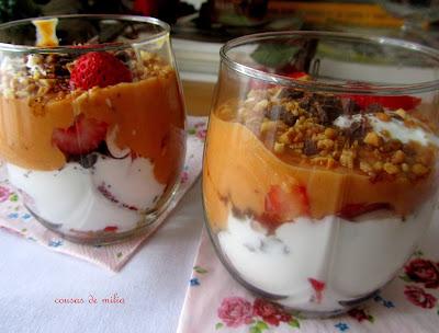 Vasitos de yogur con crema de frutas