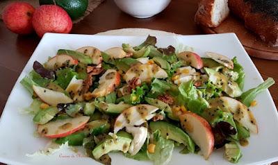 Ensalada de aguacate y manzana con vinagreta de mostaza y miel Ensalada de aguacate y manzana con vinagreta de mostaza y miel
