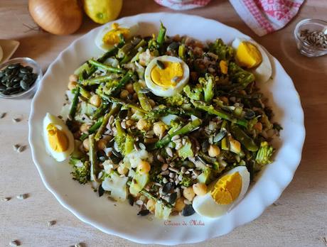 Ensalada de garbanzos, bróculi y esparragos Ensalada de garbanzos, bróculi y esparragos