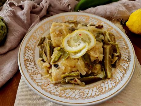 Bacalao con pimientos y alcachofas