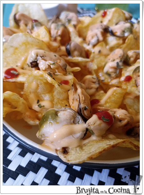 Patatas fritas con mejillones y mayonesa de escabeche Patatas fritas con mejillones y mayonesa de escabeche