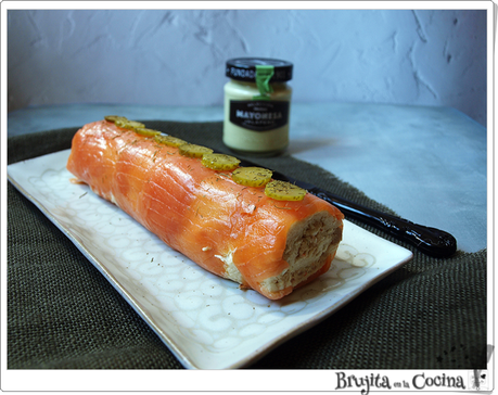 Rollo de ensalada de salmón con toque de jalapeño