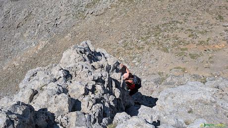 Trepando para llegar a la cima de la Morra de Lechugales