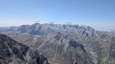 Vista del Macizo Central de los Picos de Europa desde la Morra de Lechugales