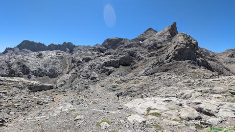 El TESORERO y la TORRE DE HORCADOS ROJOS desde EL CABLE Bajando a Horcados Rojos