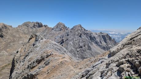El TESORERO y la TORRE DE HORCADOS ROJOS desde EL CABLE Bajando del Tesorero a Horcados Rojos