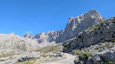 El TESORERO y la TORRE DE HORCADOS ROJOS desde EL CABLE Tesorero y Horcados Rojos desde El Cable