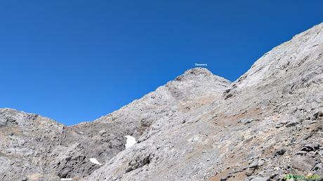 El TESORERO y la TORRE DE HORCADOS ROJOS desde EL CABLE Pedrera subiendo al Tesorero