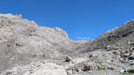 El TESORERO y la TORRE DE HORCADOS ROJOS desde EL CABLE Tramo final a Horcados Rojos