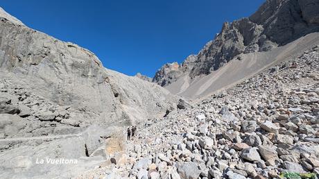 El TESORERO y la TORRE DE HORCADOS ROJOS desde EL CABLE La Vueltona, camino a Horcados Rojos