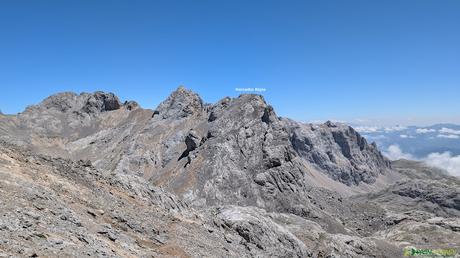 El TESORERO y la TORRE DE HORCADOS ROJOS desde EL CABLE Vista de la subida a la Torre de Horcados Rojos