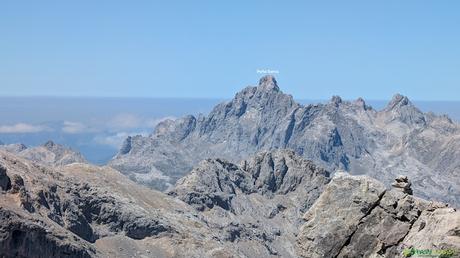 Vista de la Peña Santa desde el Tesorero