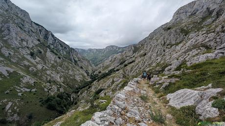 Bajando a Tielve desde Sotres