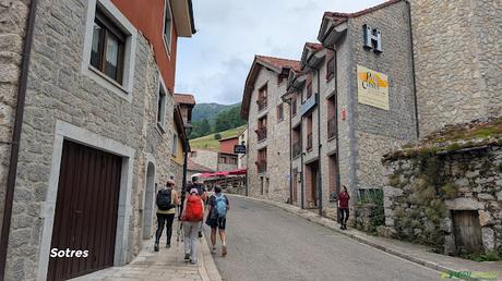 Entrando en Sotres, Cabrales